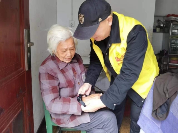 “共富示范先行的瑞安亮點(diǎn)”系列報(bào)道⑨：玉海街道奮力打造老年友好樣板街道，智慧養(yǎng)老新方式讓長(zhǎng)者擁抱“幸福晚年”